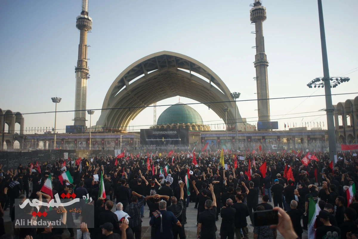 مصلی تهران، قلب تپنده ایران در سوگ رهبر شهید +تصاویر