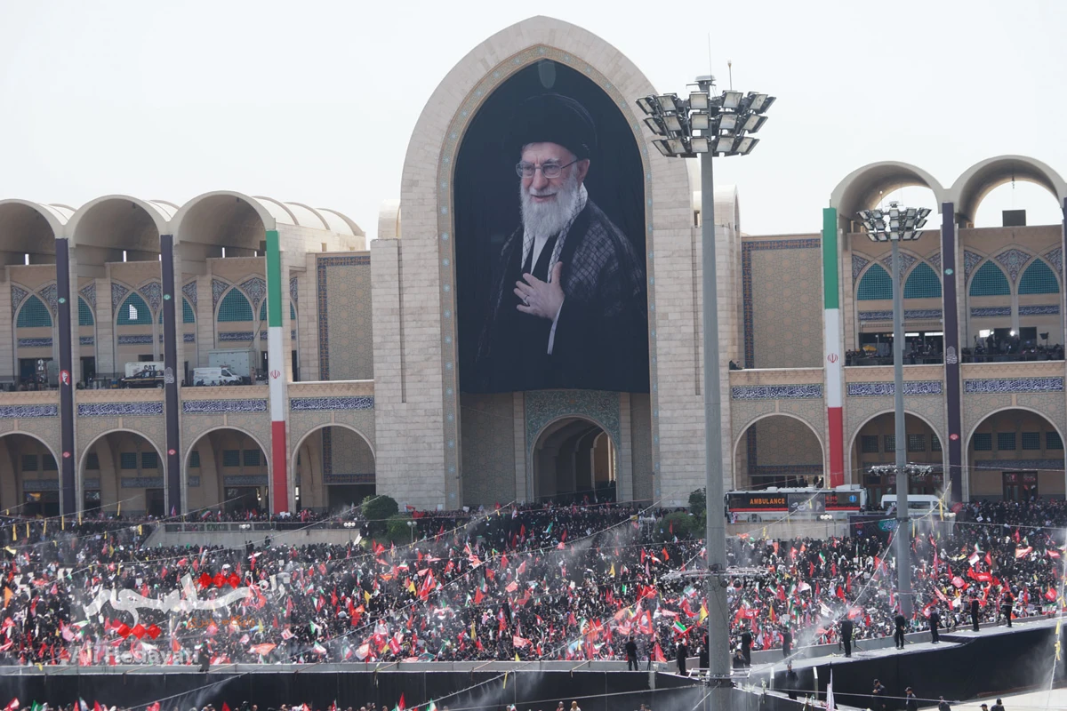 خروش عاشقان خامنه‌ای شهید در مصلای امام خمینی(ره) در مصلی تهران