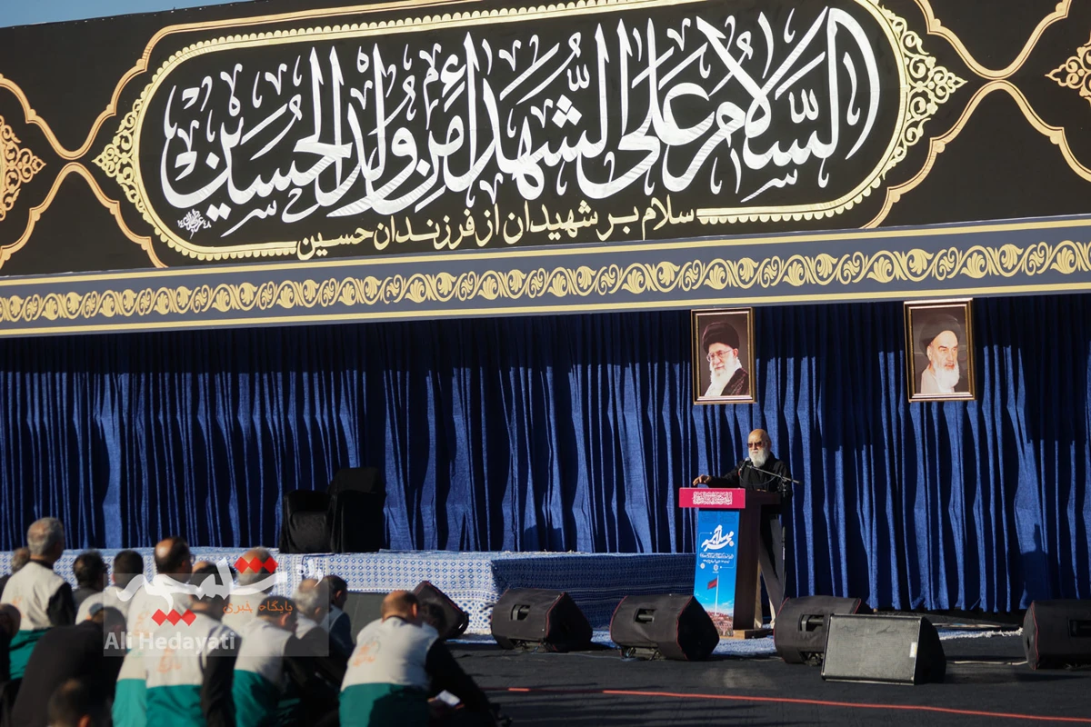 بزرگترین پرچم عزای حسینی در ایران به اهتزاز درآمد +تصاویر