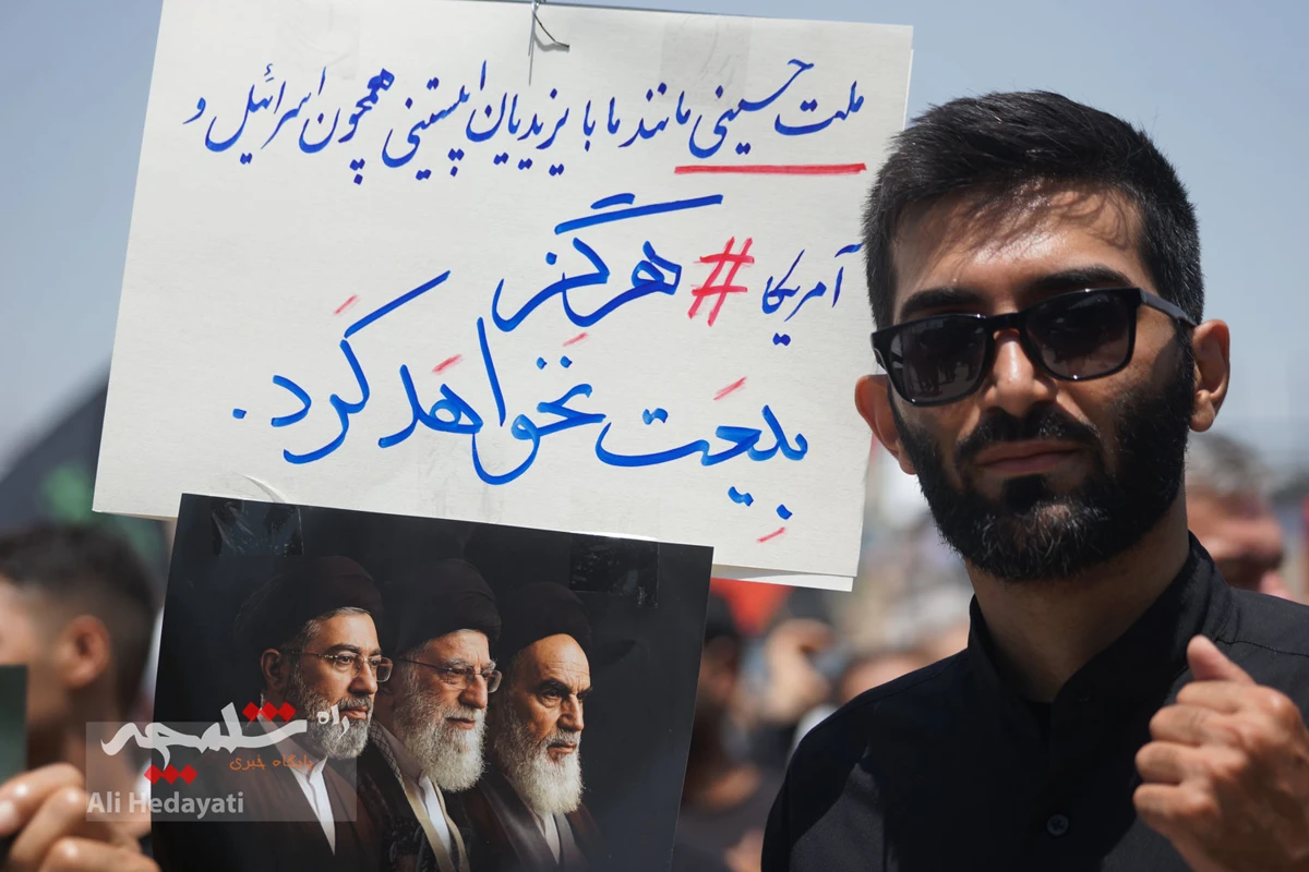 خروش عاشقان خامنه‌ای شهید در مصلای امام خمینی(ره) در مصلی تهران