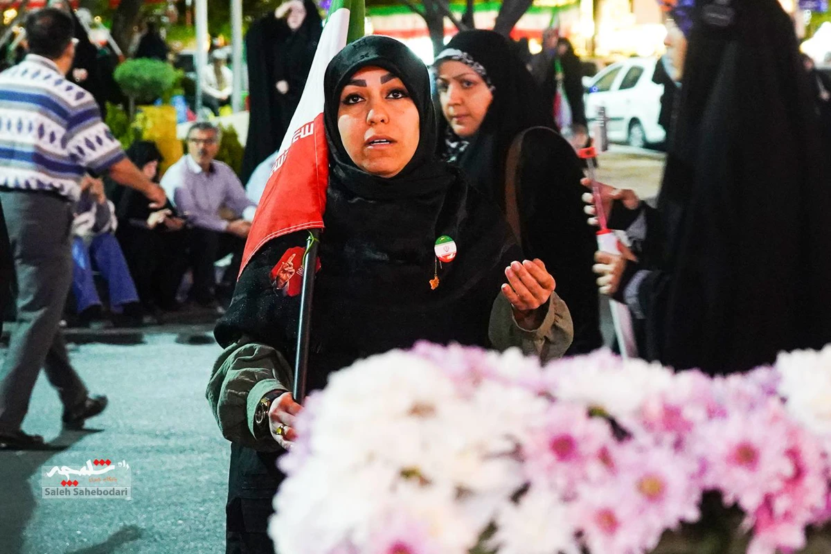 اجتماع شبانه مردمی همراه با جشن ازدواج +تصاویر