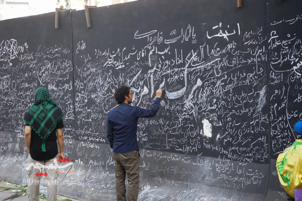 مصلی تهران، قلب تپنده ایران در سوگ رهبر شهید +تصاویر