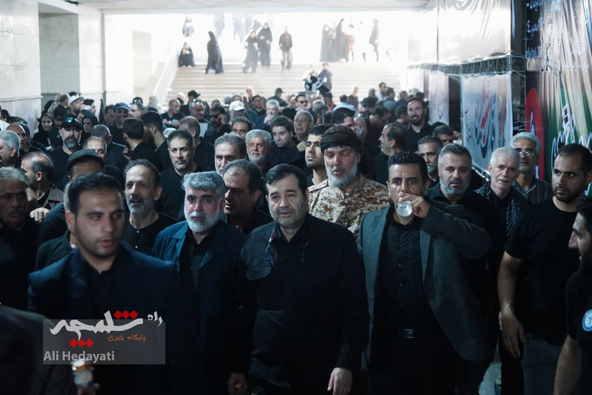 مصلی تهران، قلب تپنده ایران در سوگ رهبر شهید +تصاویر