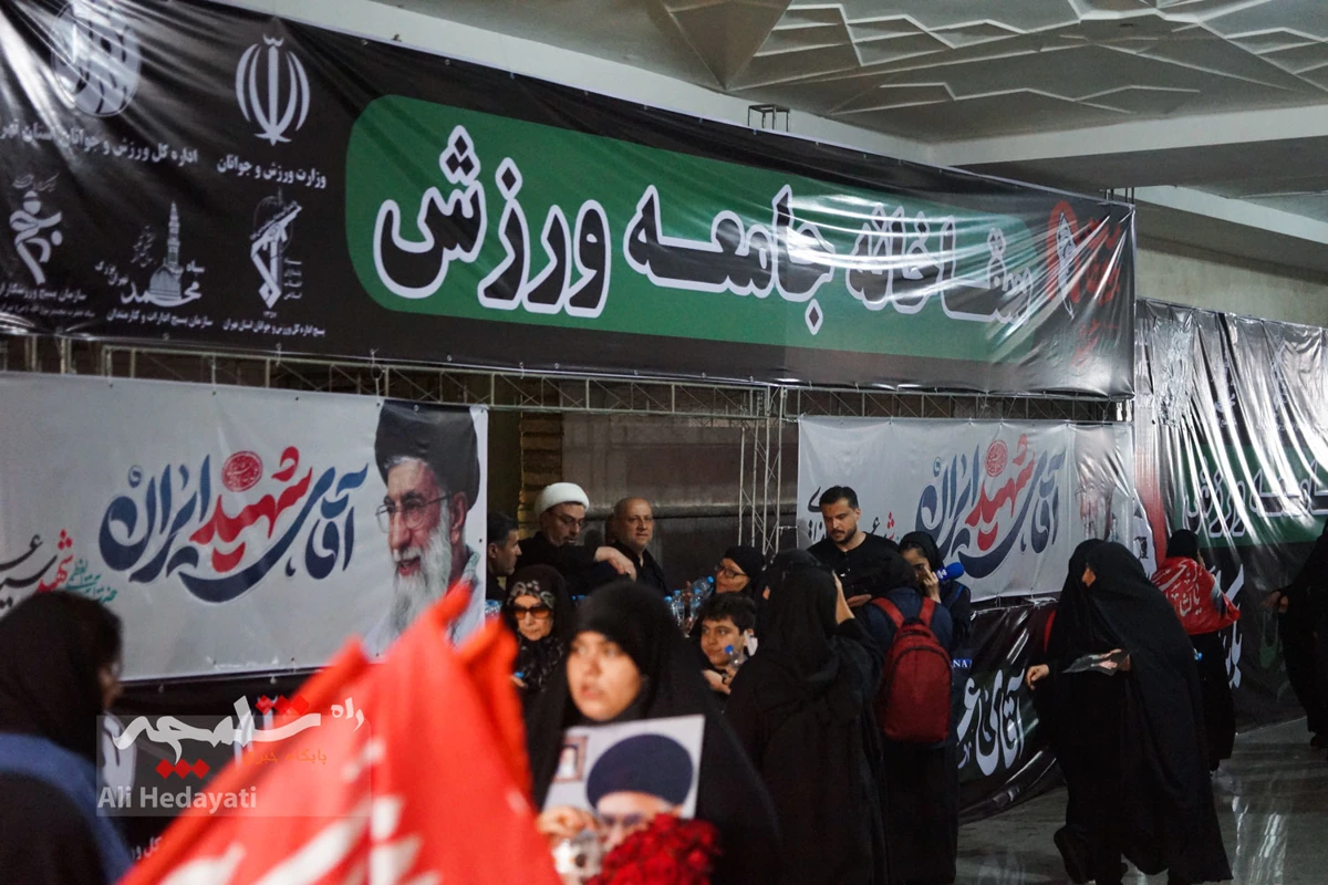 مصلی تهران، قلب تپنده ایران در سوگ رهبر شهید +تصاویر