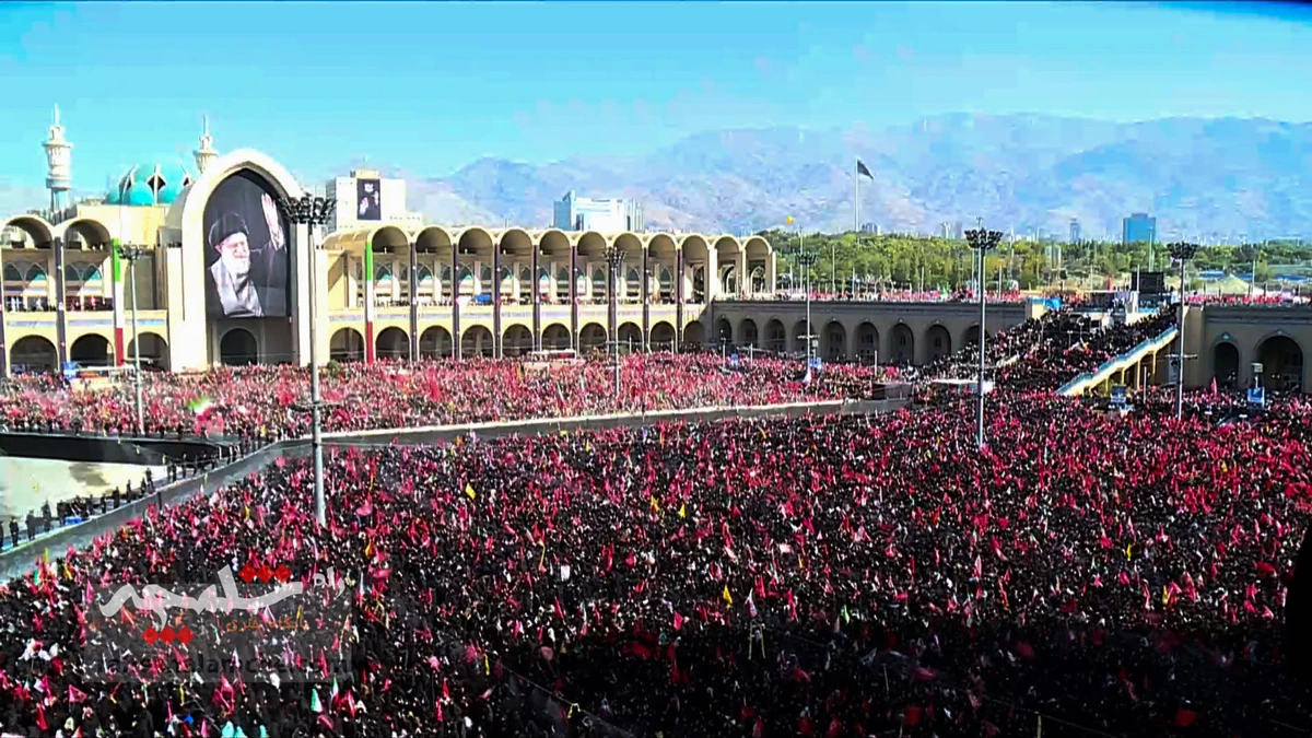 اقامه نماز بر پیکر رهبر شهید انقلاب با حضور فرزندان‌شان +تصاویر