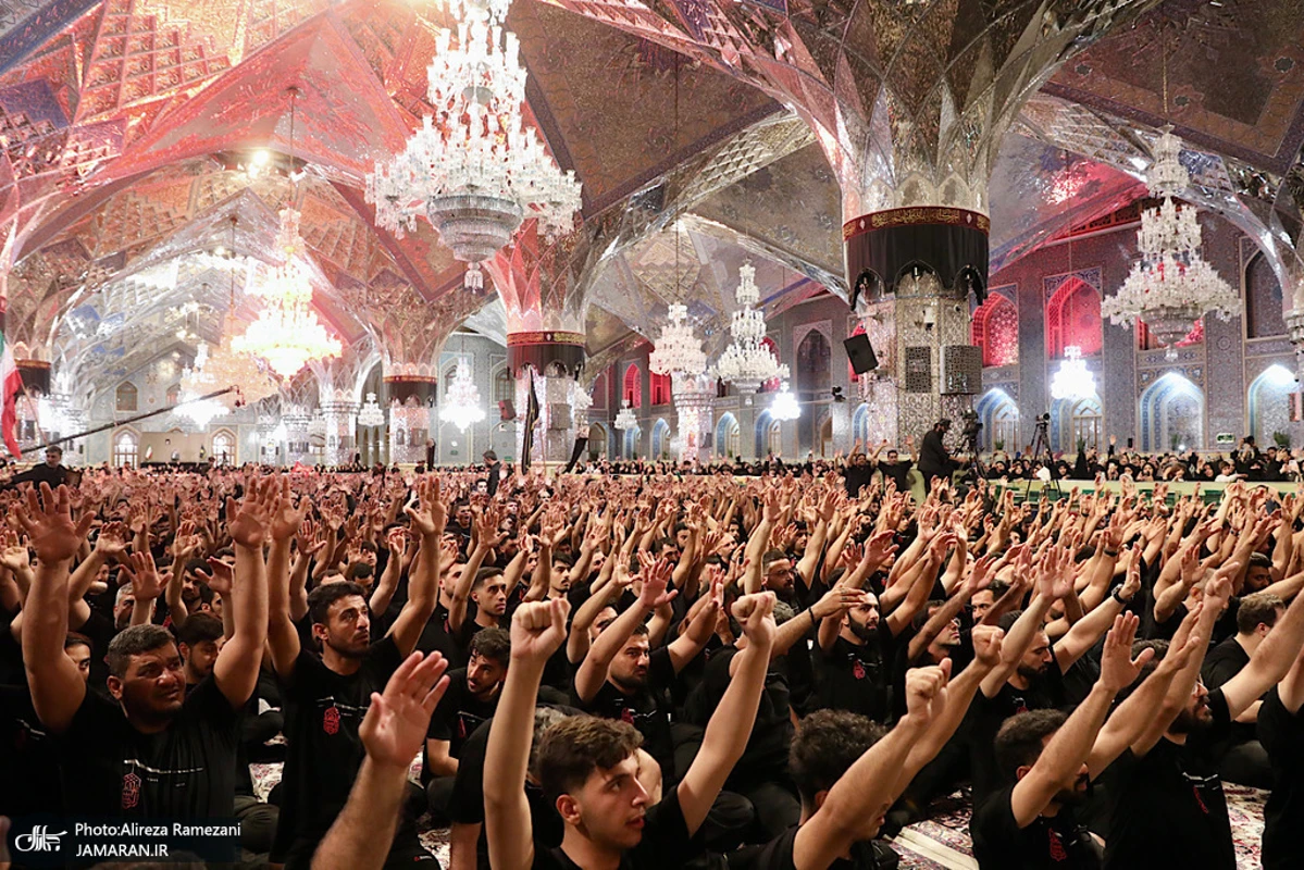 مراسم شب شهادت امام رضا (ع) در صحن جامع رضوی 