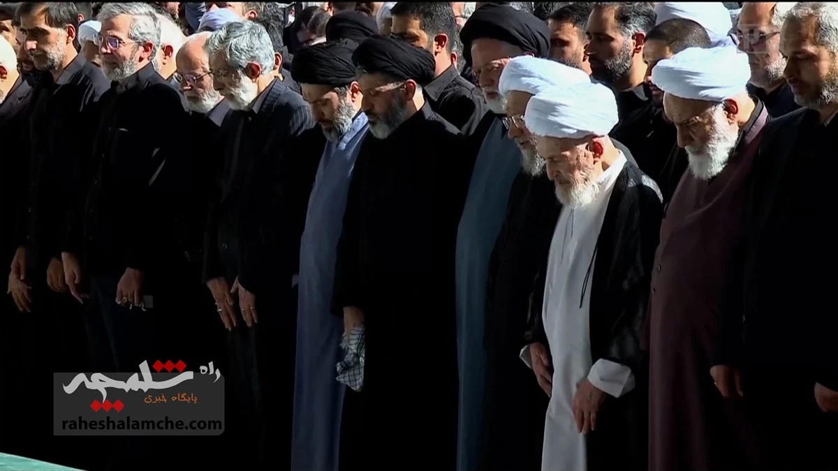 اقامه نماز بر پیکر رهبر شهید انقلاب با حضور فرزندان‌شان +تصاویر