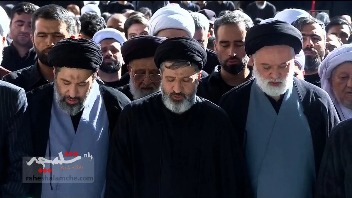اقامه نماز بر پیکر رهبر شهید انقلاب با حضور فرزندان‌شان +تصاویر