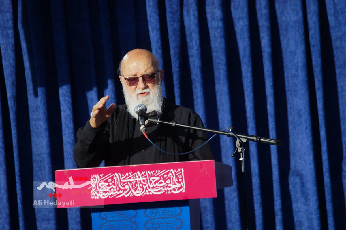 بزرگترین پرچم عزای حسینی در ایران به اهتزاز درآمد +تصاویر