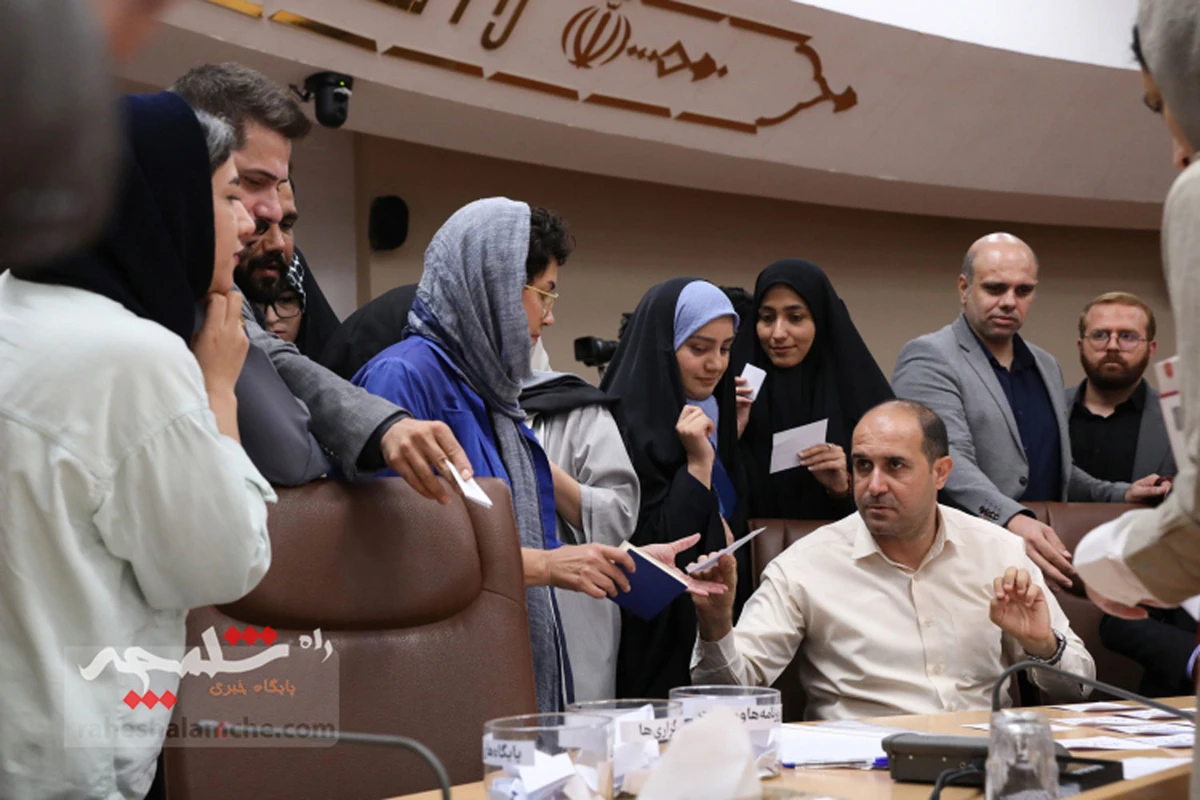 نشست خبری رئیس جمهور با خبرنگاران +تصاویر