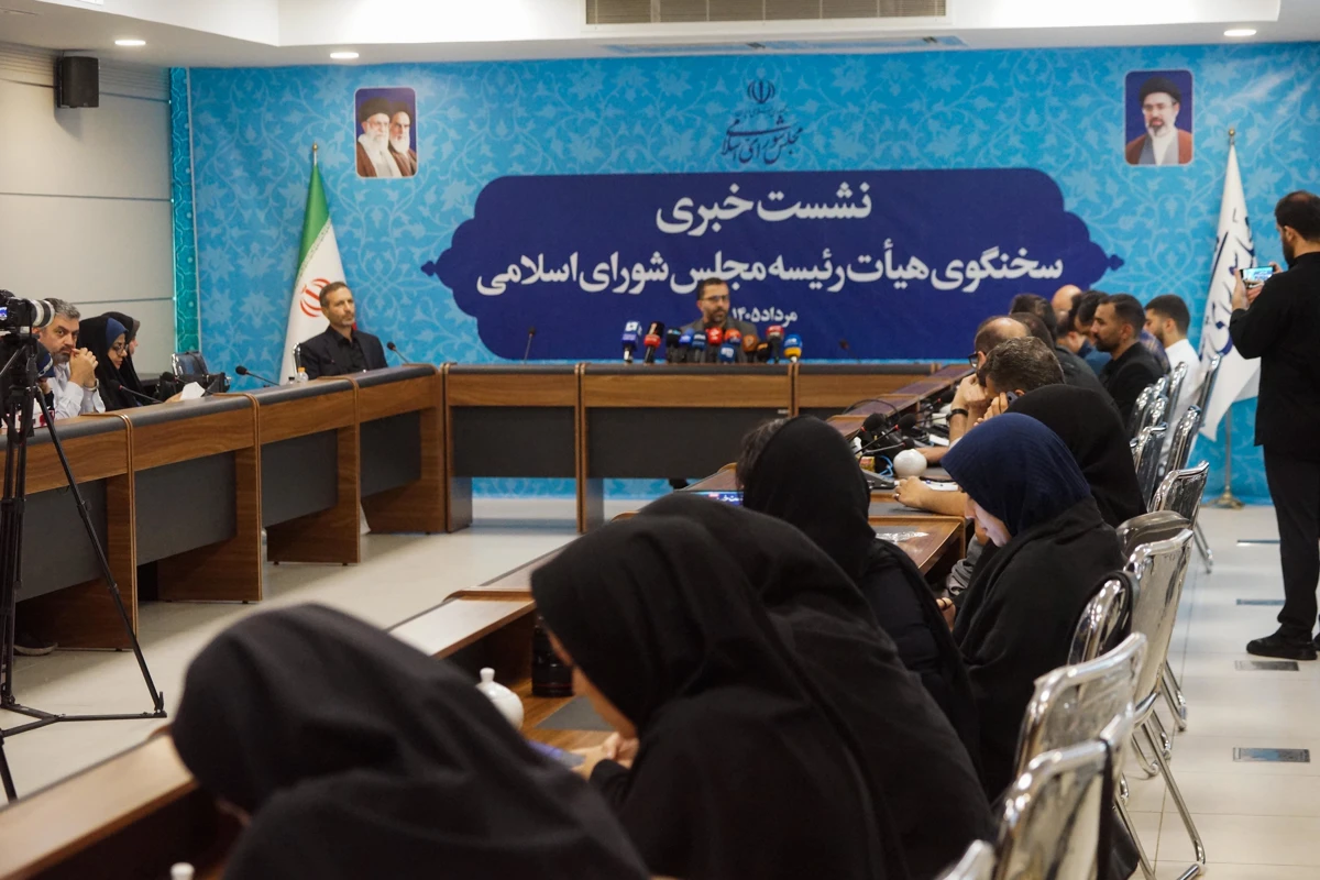 نشست صمیمی سخنگوی مجلس با خبرنگاران +تصاویر