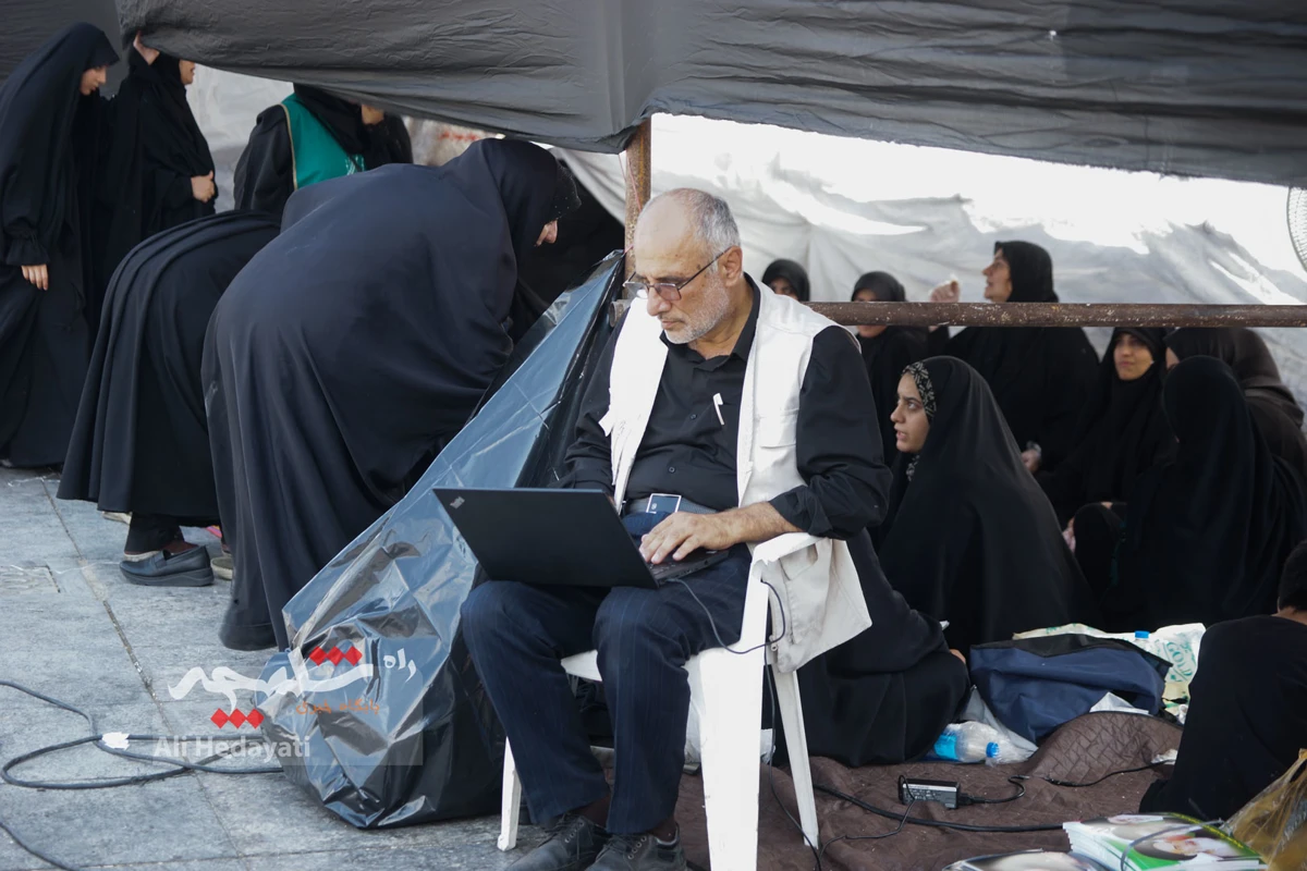 جوجه‌کباب نذری امام رضایی در میدان امام حسین(ع) +تصاویر
