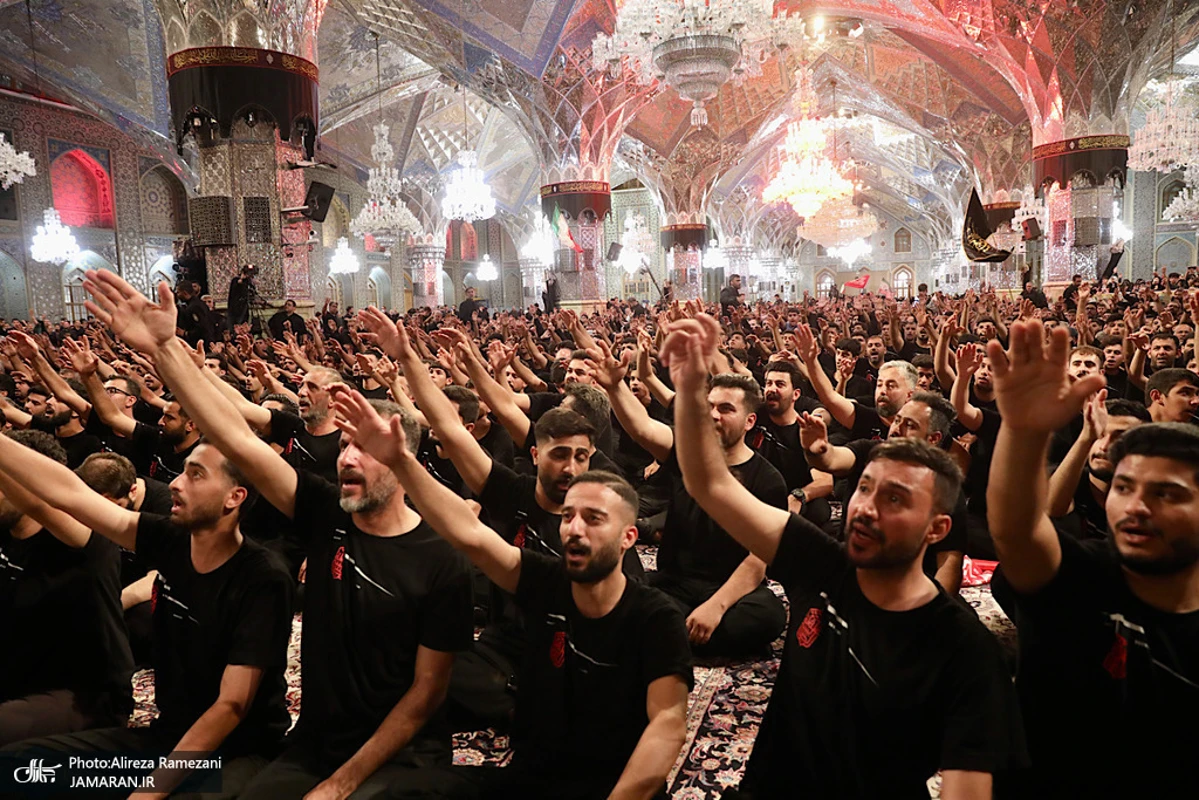 مراسم شب شهادت امام رضا (ع) در صحن جامع رضوی 
