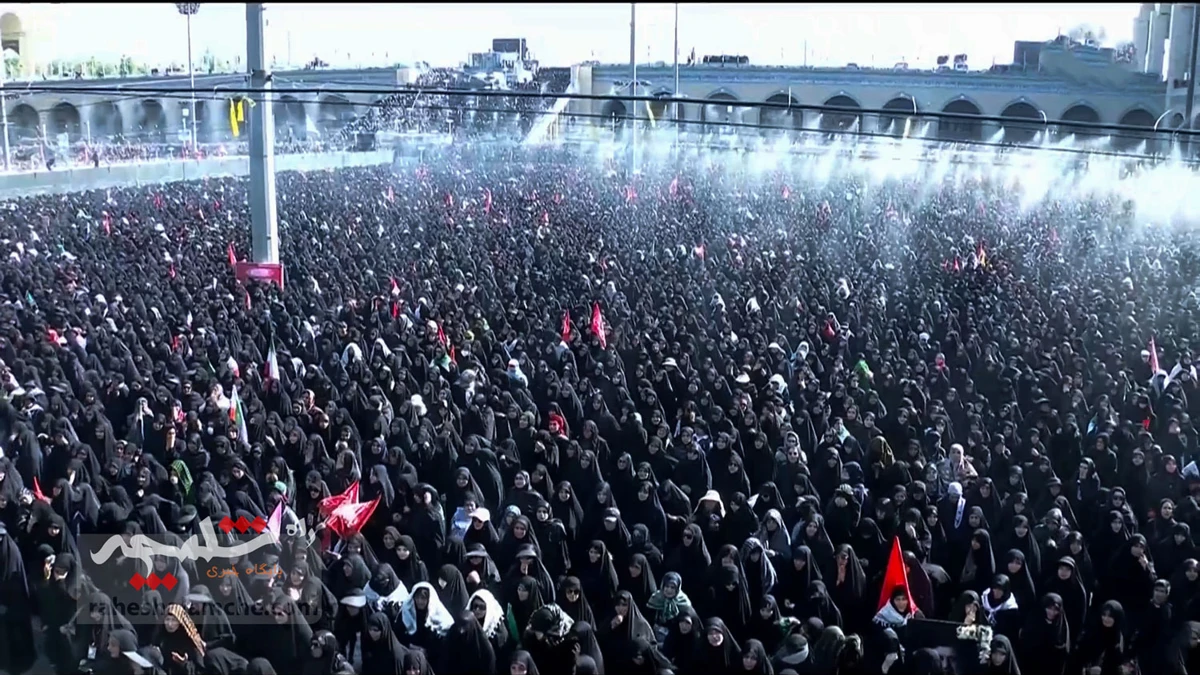 اقامه نماز بر پیکر رهبر شهید انقلاب با حضور فرزندان‌شان +تصاویر