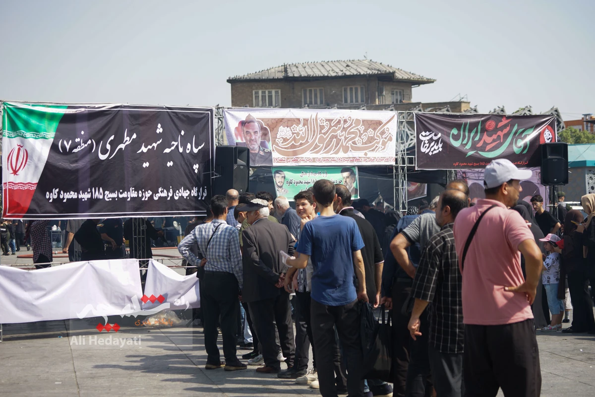 جوجه‌کباب نذری امام رضایی در میدان امام حسین(ع) +تصاویر