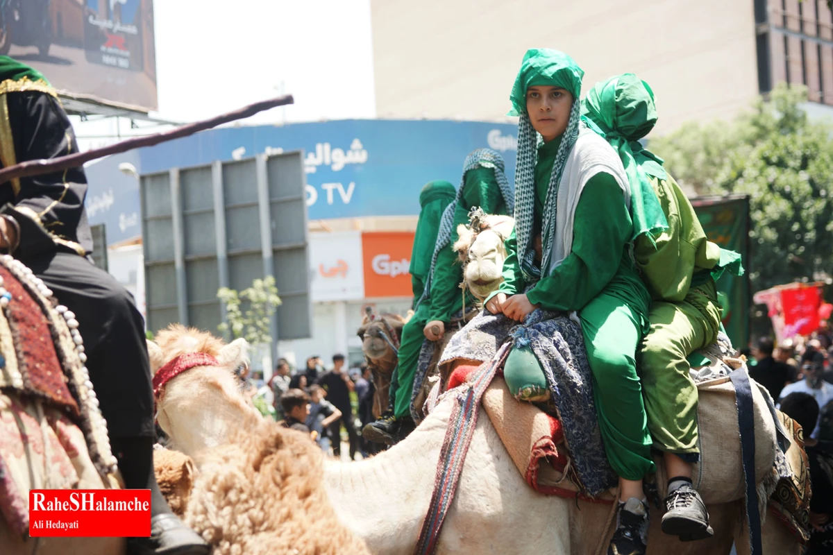 حرکت کاروان بنی اسد با عزاداری سنتی در خیابان ری تهران +تصاویر