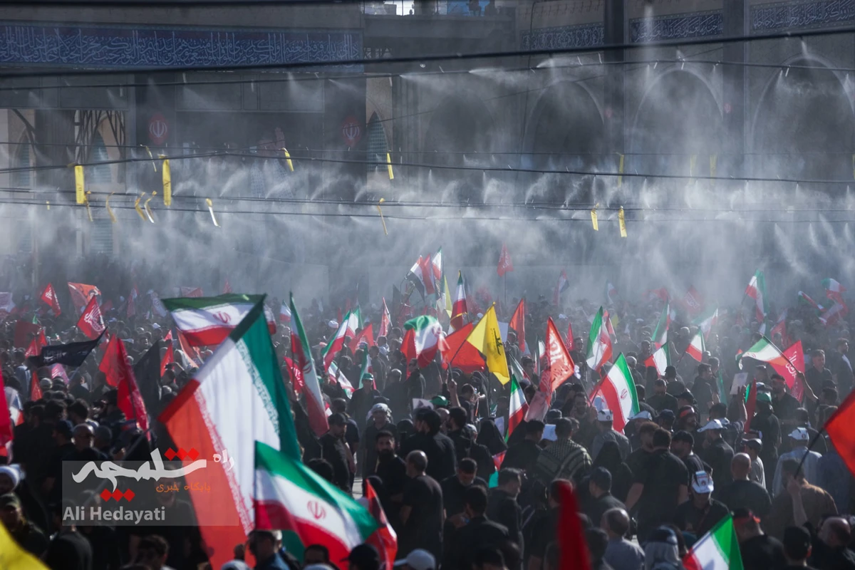 مصلی تهران، قلب تپنده ایران در سوگ رهبر شهید +تصاویر