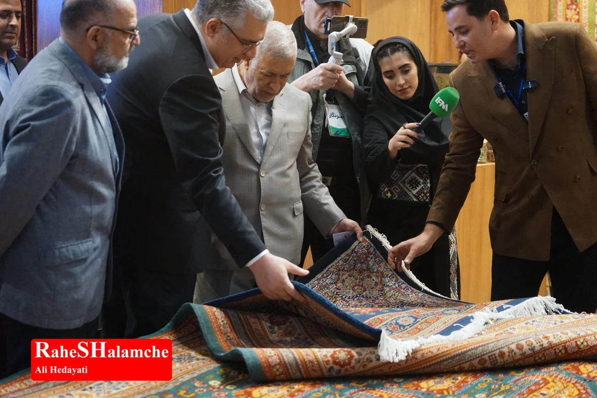 افتتاح نمایشگاه فرش دست‌بافت با حضور شهباز حسن‌پور در تهران +تصاویر