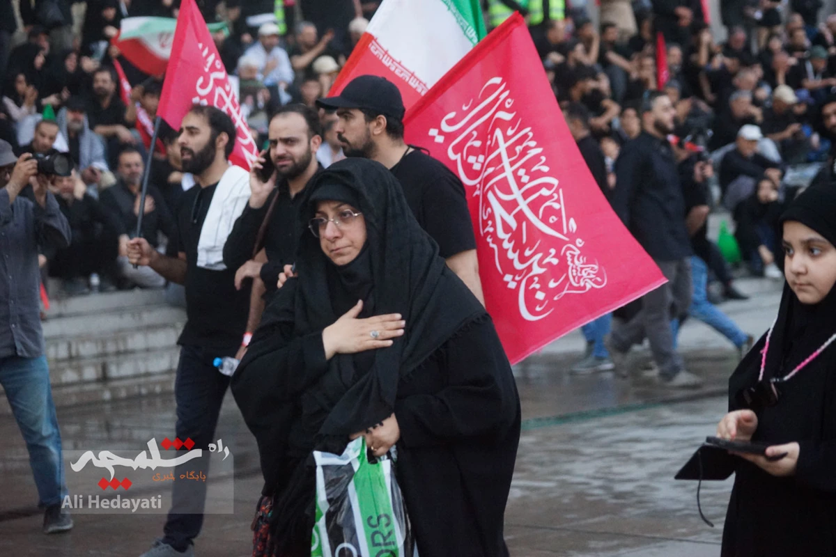 مصلی تهران، قلب تپنده ایران در سوگ رهبر شهید +تصاویر