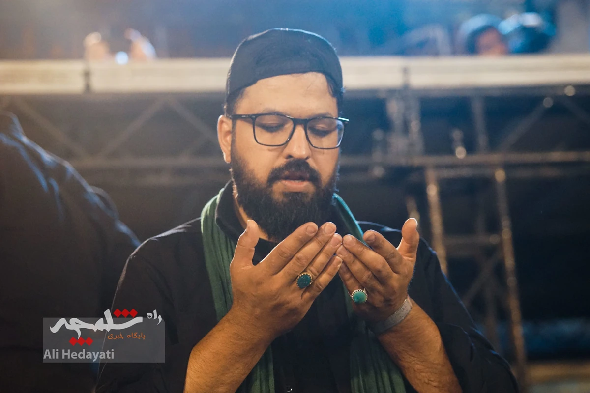 مصلی تهران، قلب تپنده ایران در سوگ رهبر شهید +تصاویر