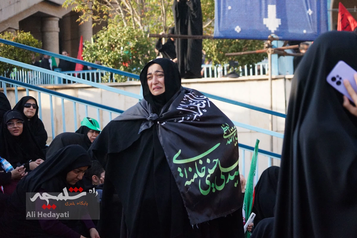 مصلی تهران، قلب تپنده ایران در سوگ رهبر شهید +تصاویر