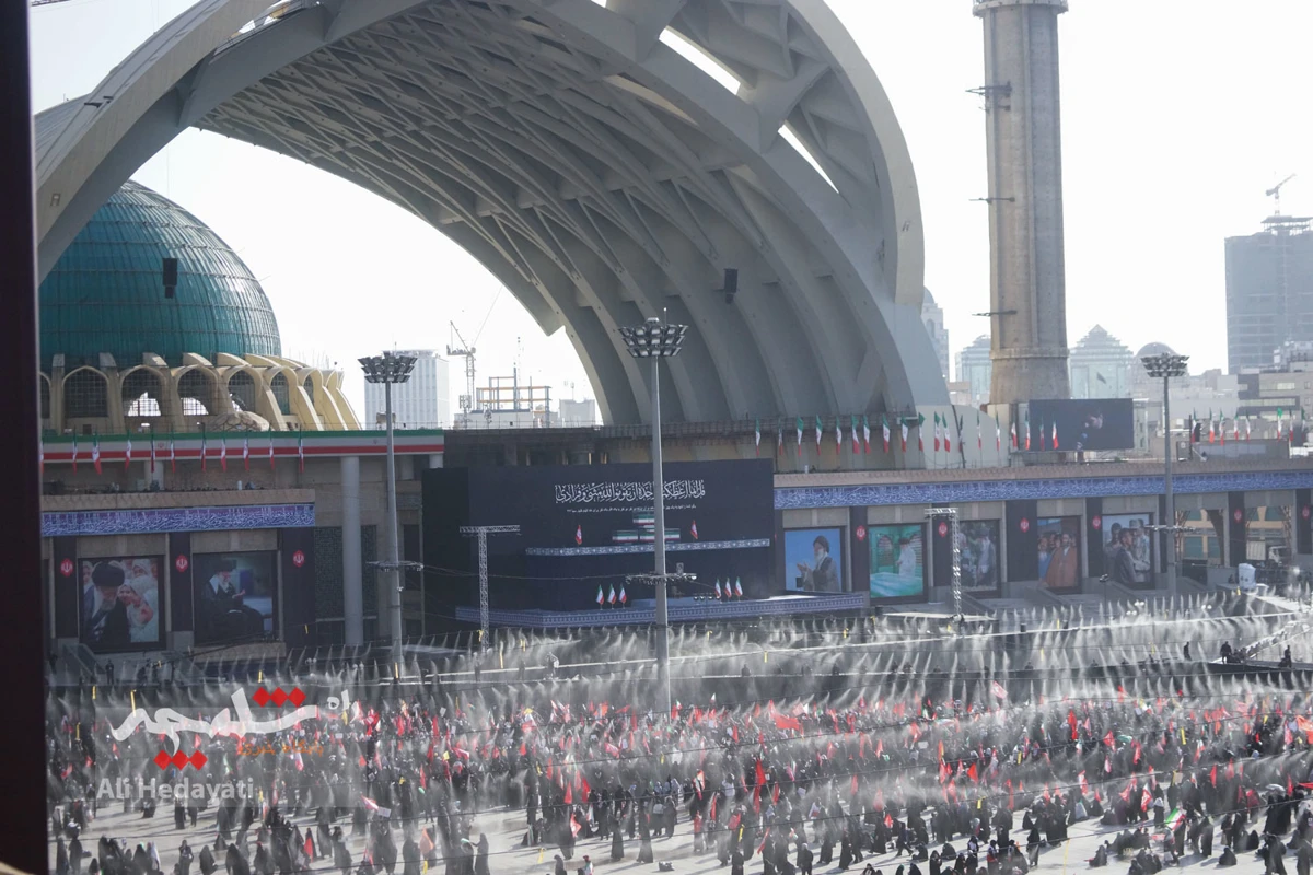 مصلی تهران، قلب تپنده ایران در سوگ رهبر شهید +تصاویر