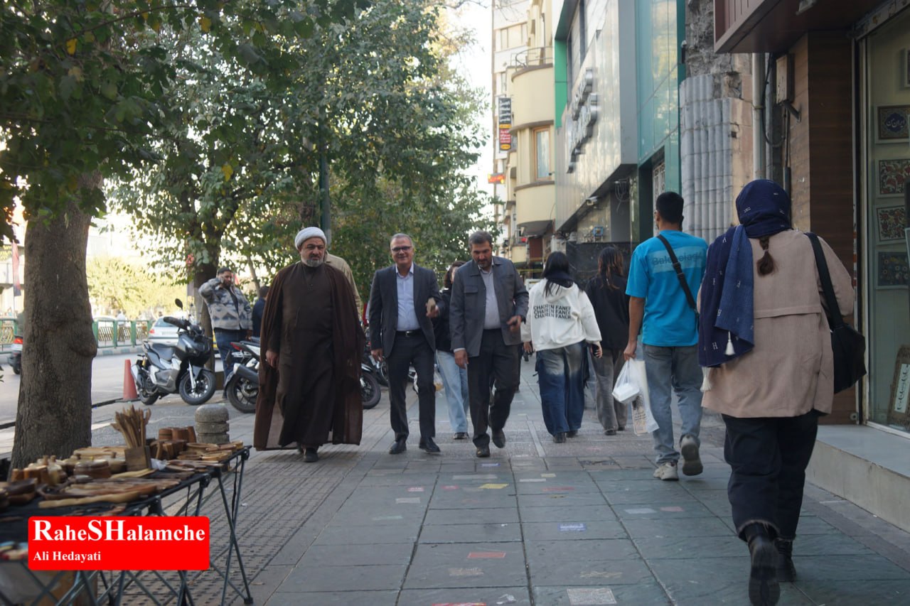 کتاب‌گردی حمید رسایی در خیابان انقلاب - عکس 10