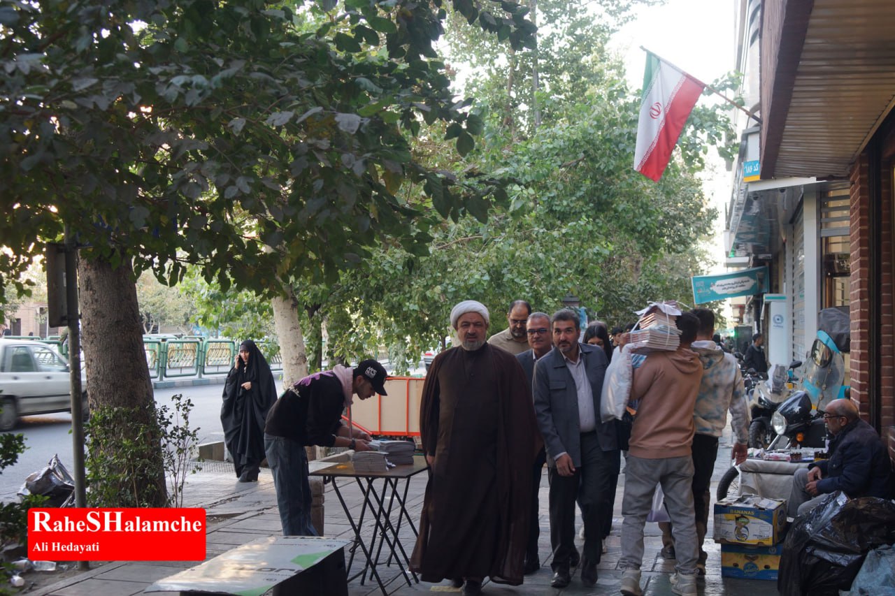 کتاب‌گردی حمید رسایی در خیابان انقلاب - عکس 11
