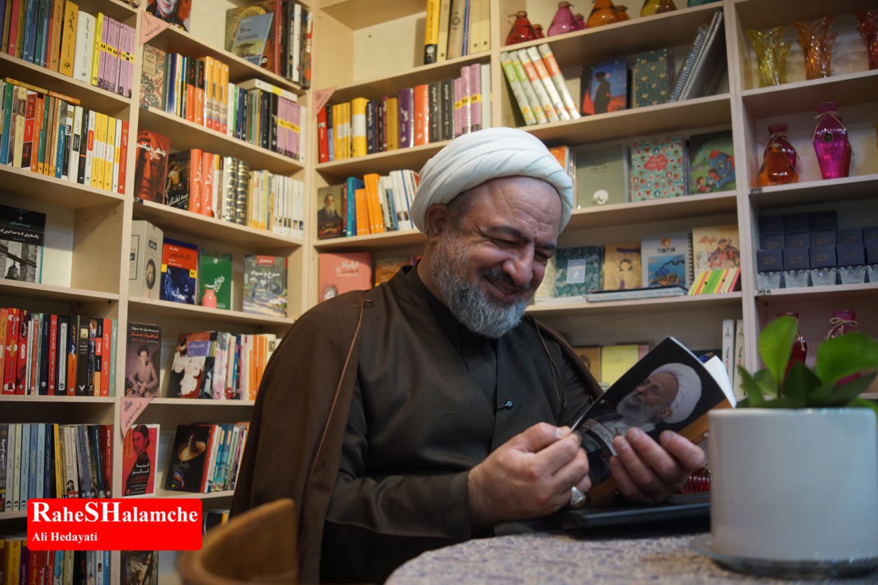 کتاب‌گردی حمید رسایی در خیابان انقلاب - عکس 23