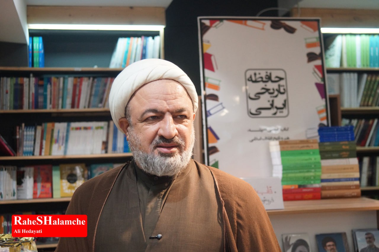 کتاب‌گردی حمید رسایی در خیابان انقلاب - عکس 51