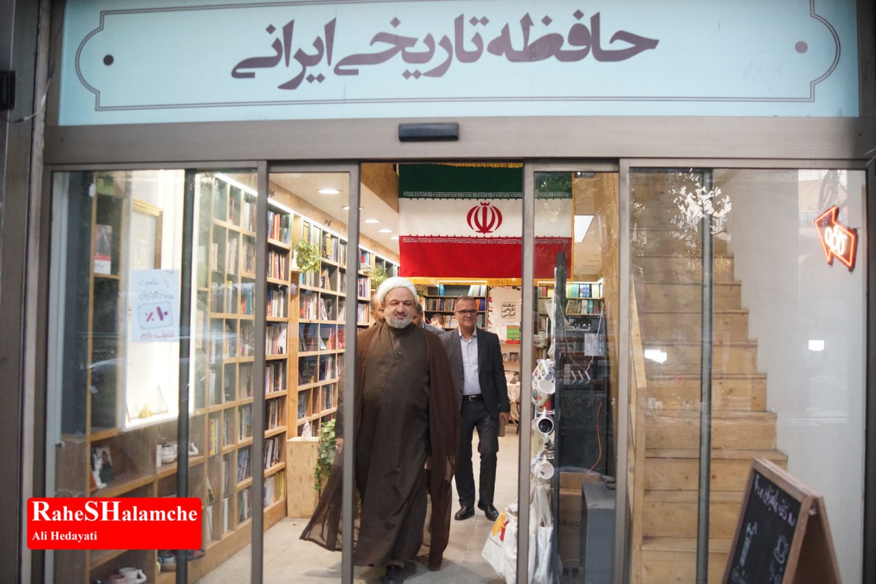 کتاب‌گردی حمید رسایی در خیابان انقلاب - عکس 52