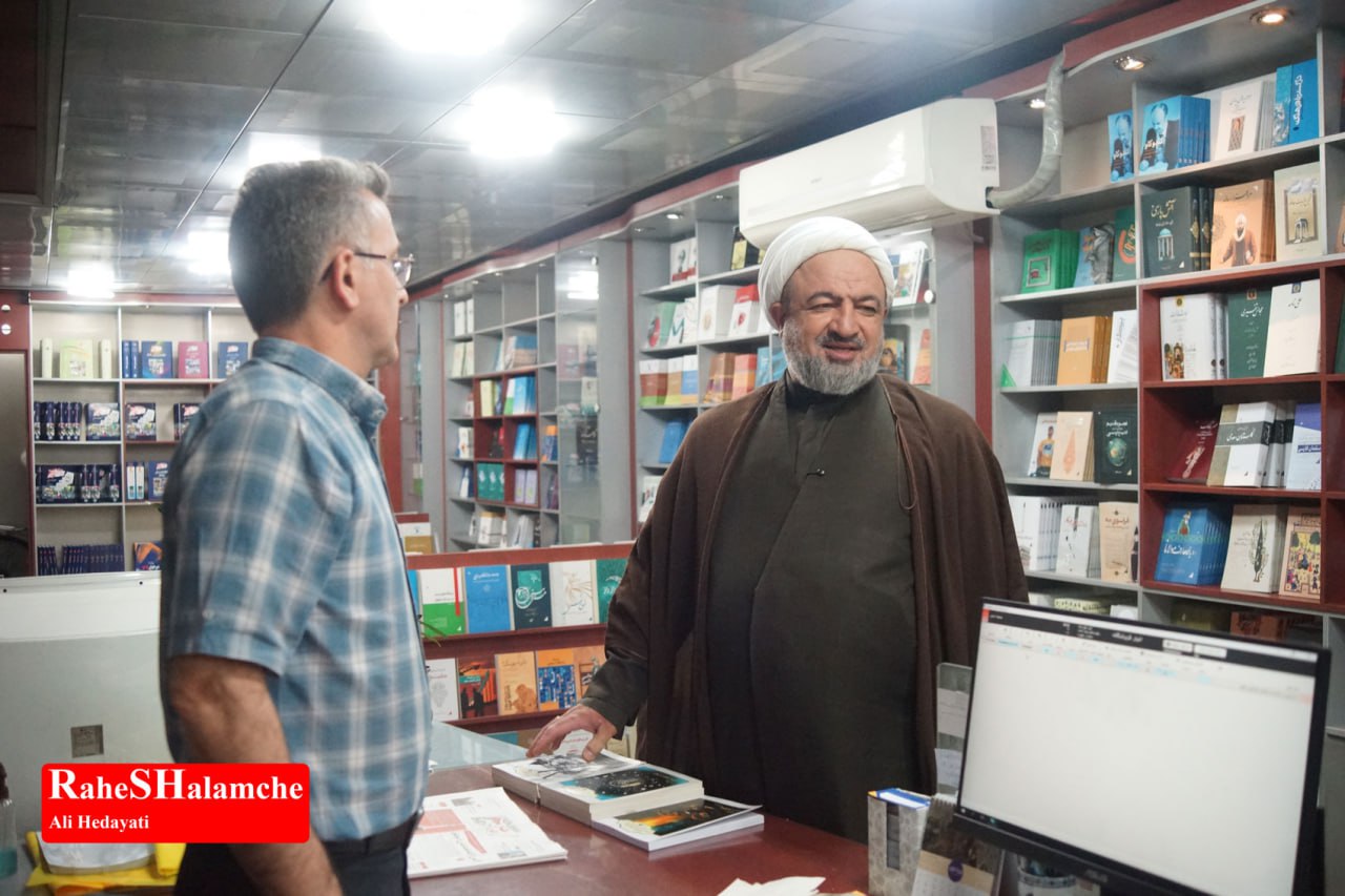 کتاب‌گردی حمید رسایی در خیابان انقلاب - عکس 63