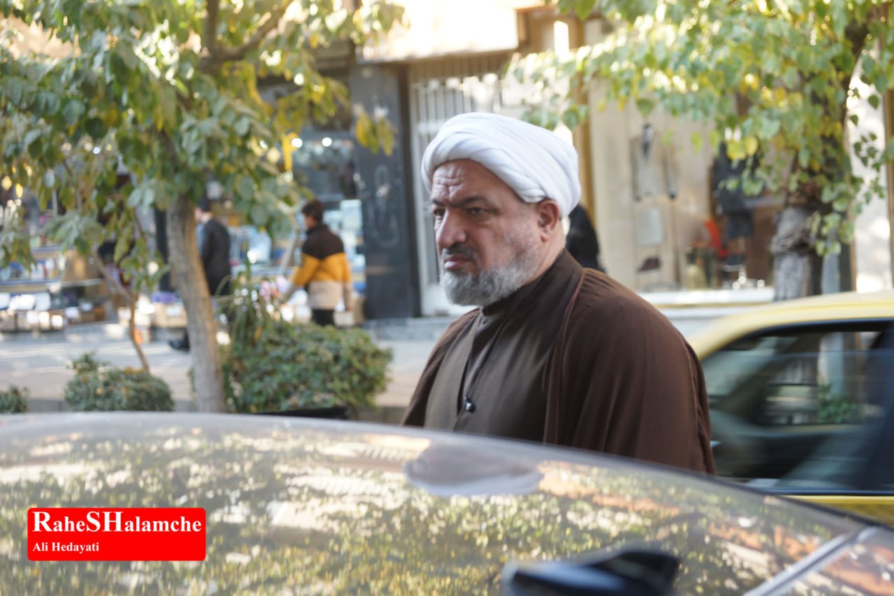 کتاب‌گردی حمید رسایی در خیابان انقلاب - عکس 7